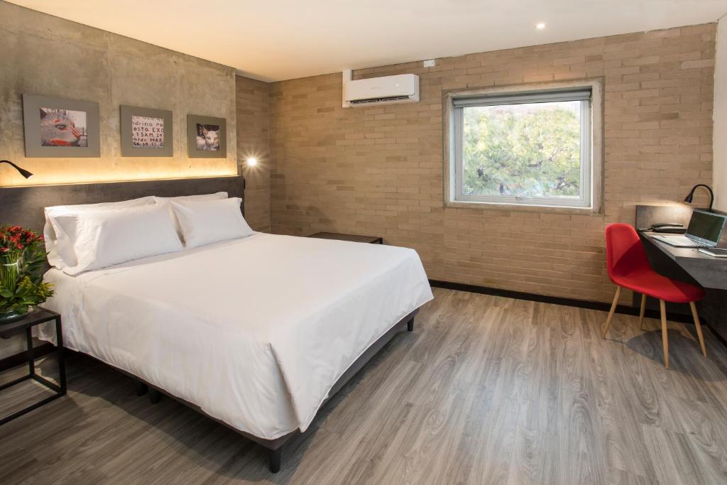 Hotel Quinta Norte Chipichape客房内的一张或多张床位