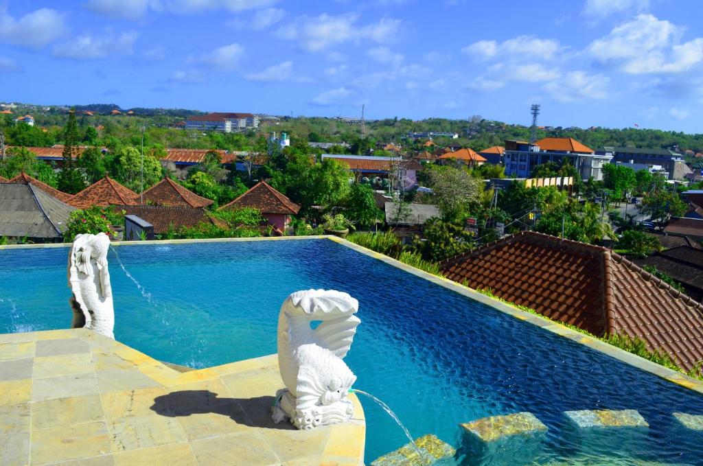 金巴兰金巴兰尼玛拉酒店的市景游泳池