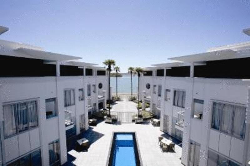 派西亚海滨套房 - 历史公寓式酒店的享有酒店庭院的空中景致,设有游泳池