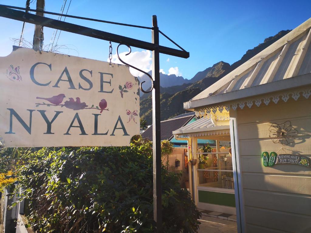 锡拉奥Case Nyala的建筑前读书尼卡案件的标志