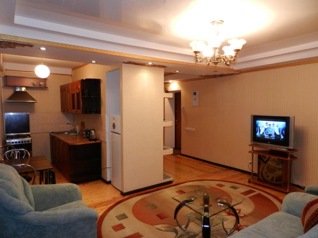 2-room Luxury Apartment on Tsentralnyi Boulevard 3, by GrandHome的休息区