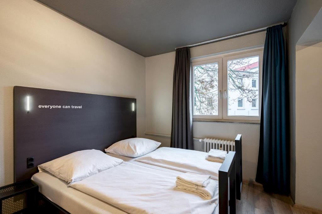 汉堡a＆o瑞佩尔班酒店客房内的一张或多张床位