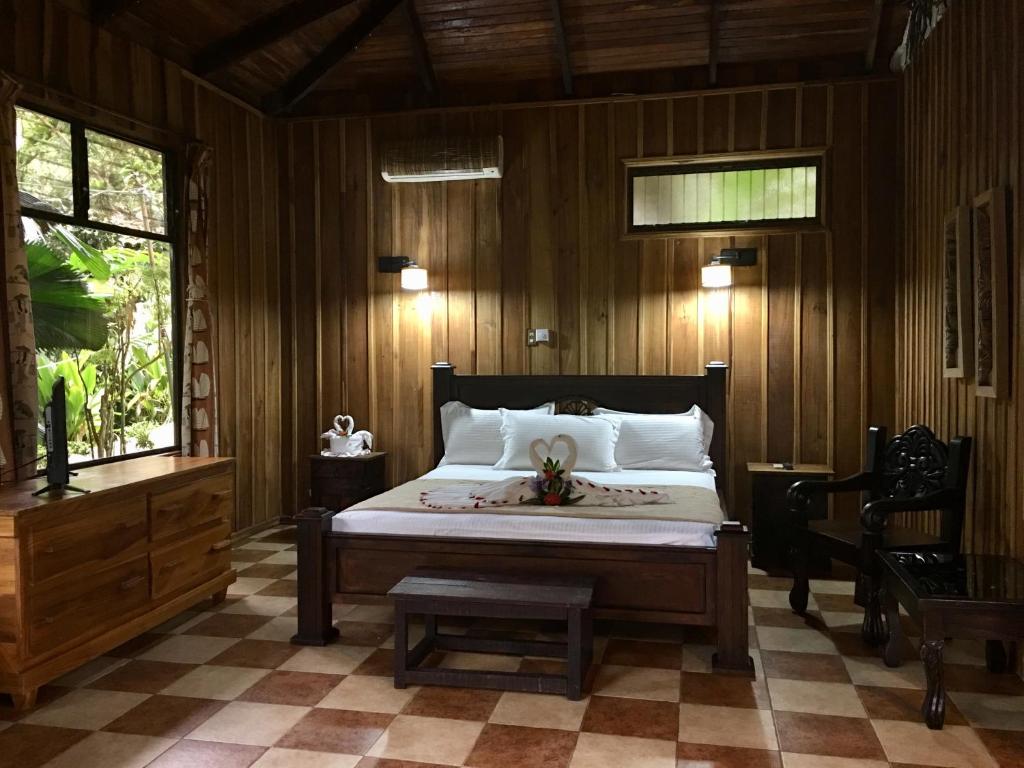 Hotel Kokoro Mineral Hot Springs客房内的一张或多张床位