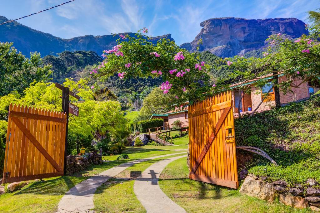 圣本图-杜萨普卡伊Hospedaria Estação Píccola No quintal da Pedra do Baú的相册照片