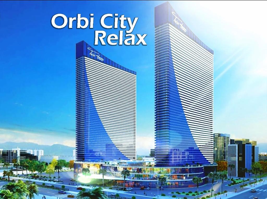 巴统Orbi City Relax的 ⁇ 染一个有两座高楼房的城市