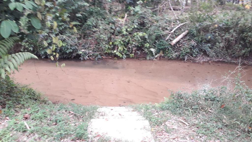 瓜拉江沙Chalet Kampong Guar, Manong的田间中一片泥土