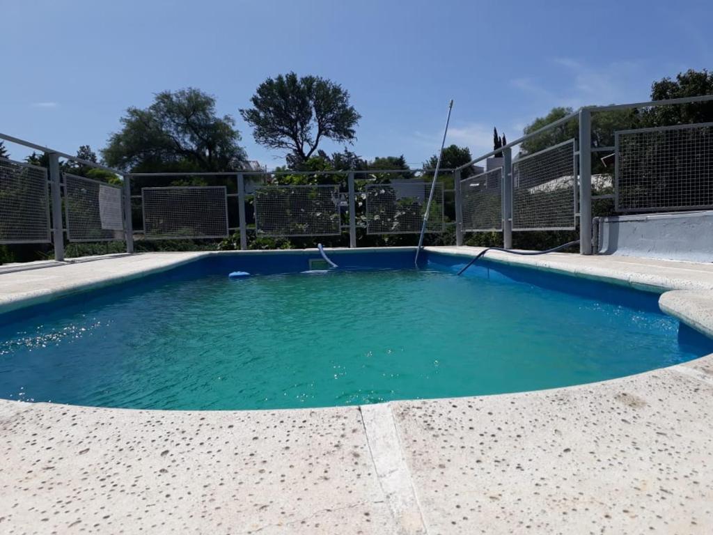 Casa en Villa Allende Lomas内部或周边的泳池
