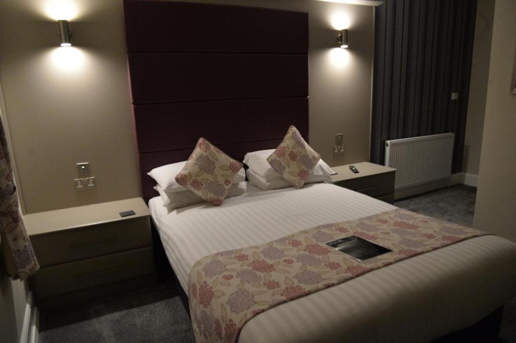 Lauriston &amp; Lawton Court Hotel客房内的一张或多张床位