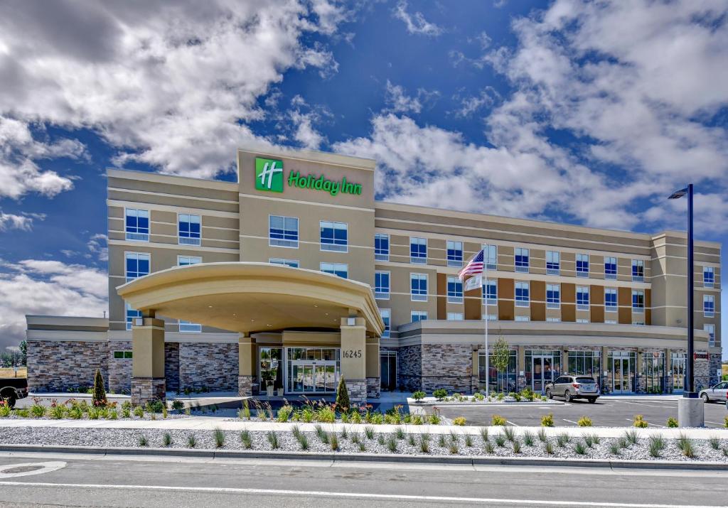 楠帕Holiday Inn - Nampa, an IHG Hotel的建筑的 ⁇ 染