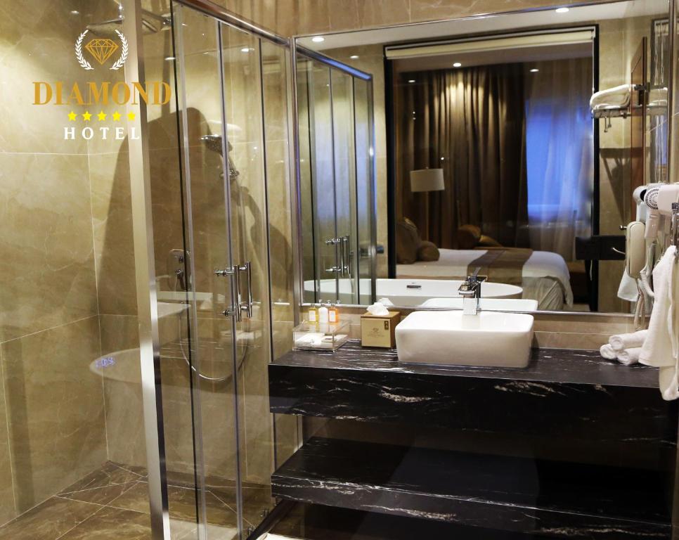 Hotel Diamond Prishtina的一间浴室
