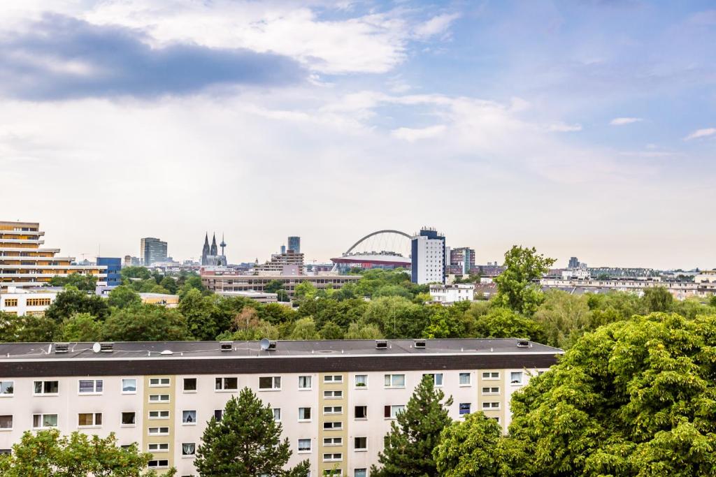 科隆Cologne Fair Apartment with Cathedral View的享有城市美景。