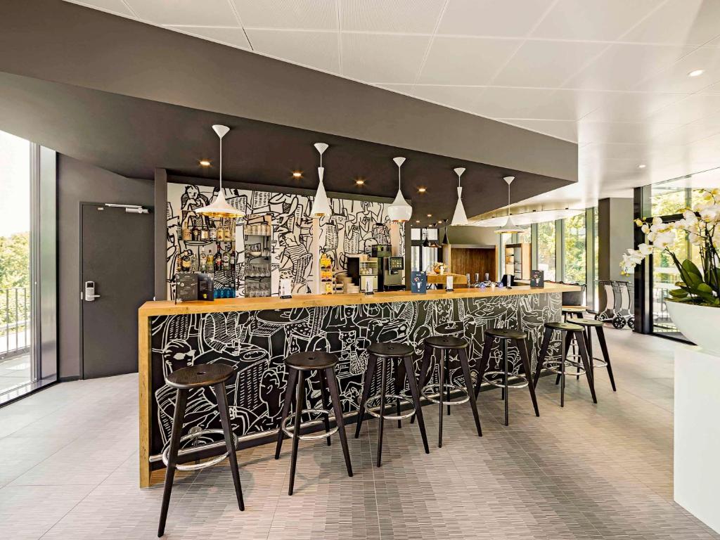 ibis Baden Neuenhof餐厅或其他用餐的地方