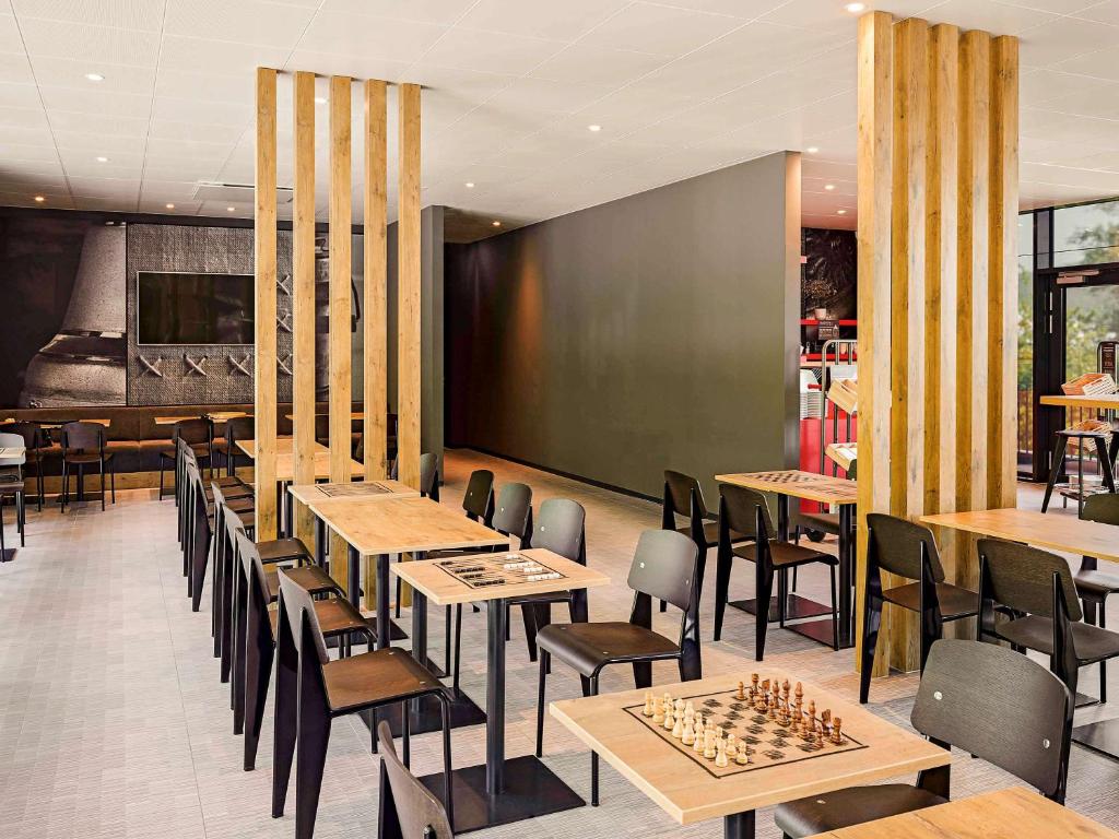 ibis Baden Neuenhof餐厅或其他用餐的地方