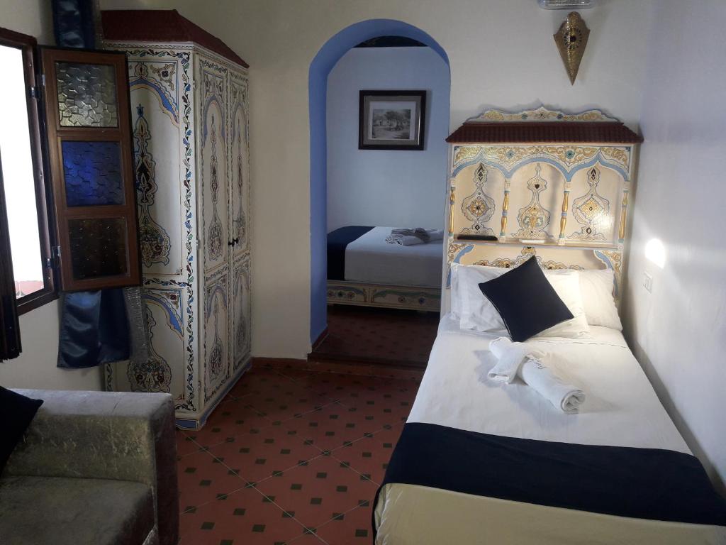 舍夫沙万Casa El Haouta的卧室配有一张床