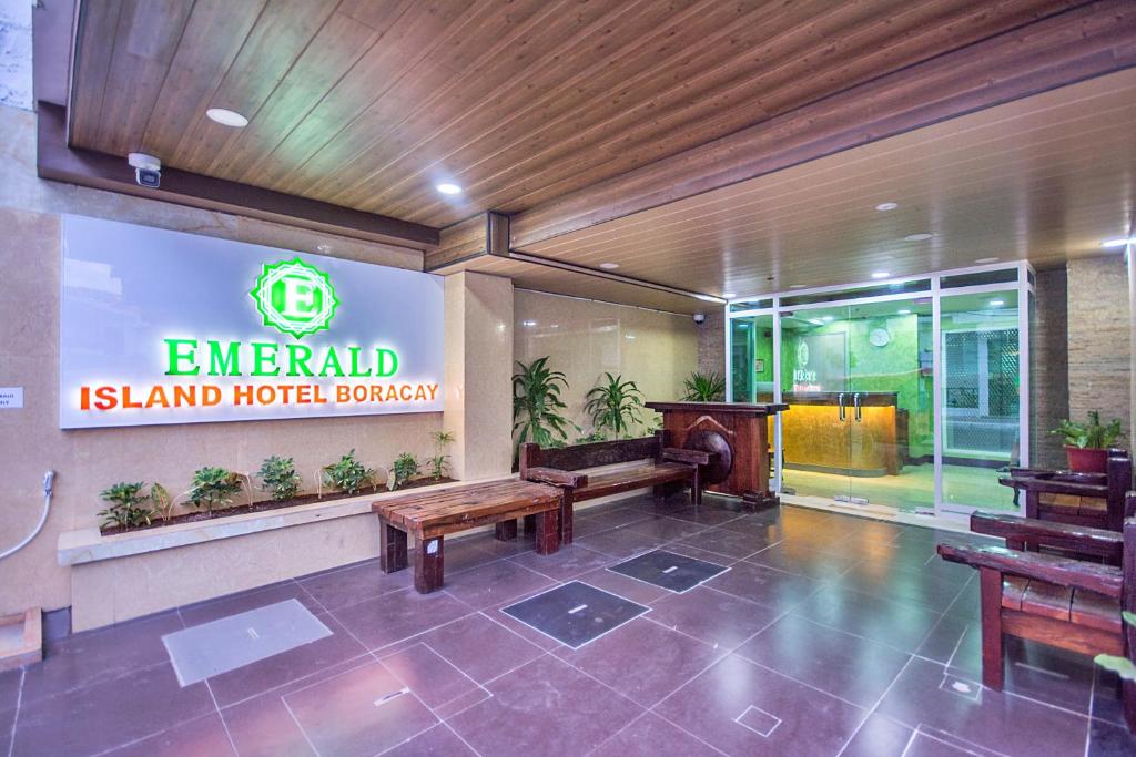 Emerald Island Hotel大厅或接待区