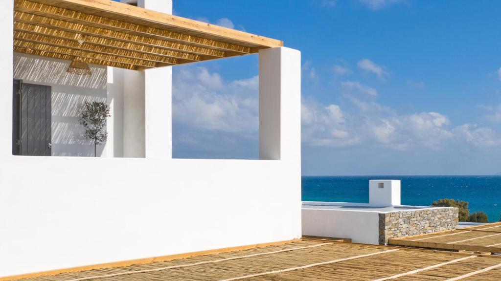 安倍拉斯Vastblue of Paros的海景白色房屋