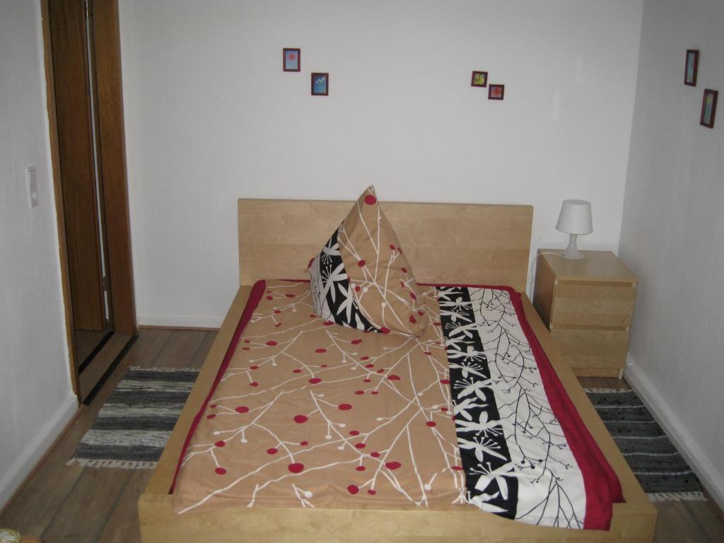 波鸿亚伯公寓的木架客房内的一张床位