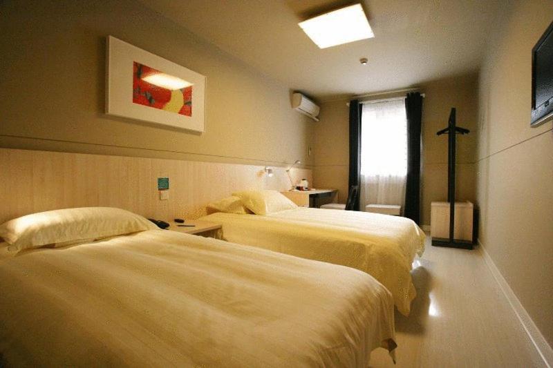 锦江之星上海松江大学城店客房内的一张或多张床位