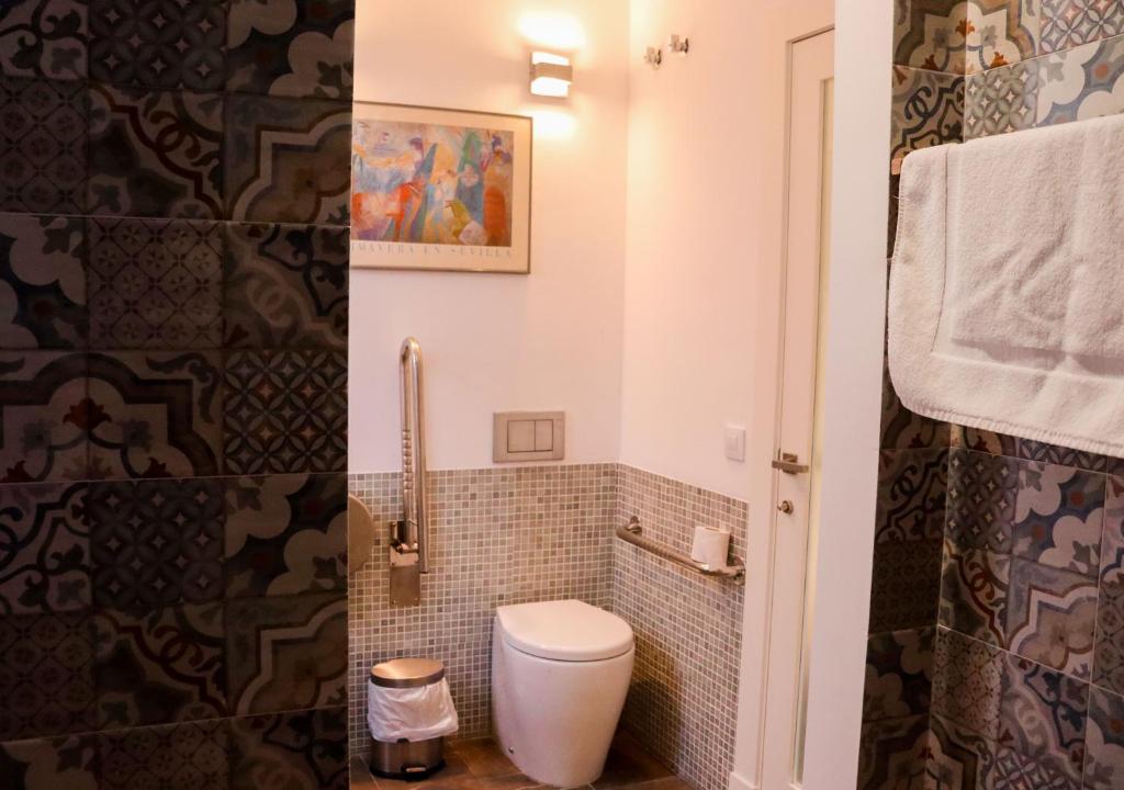 Urban House Siurot 33的一间浴室