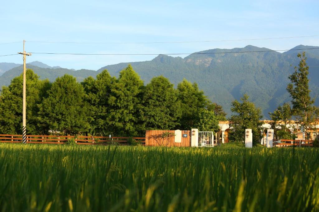 Fengping坲卡夏荘园民宿的山地高大的草场