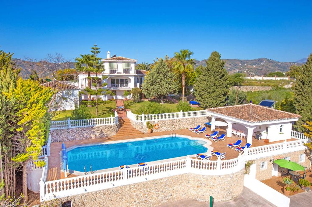 Villa Las Mariquitas, with heated pool内部或周边泳池景观