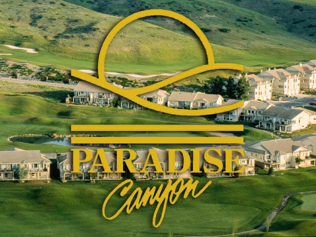 莱斯布里奇Paradise Canyon Golf Resort, Luxury Condo U407的一张标有降落伞峡谷标志的度假村海报
