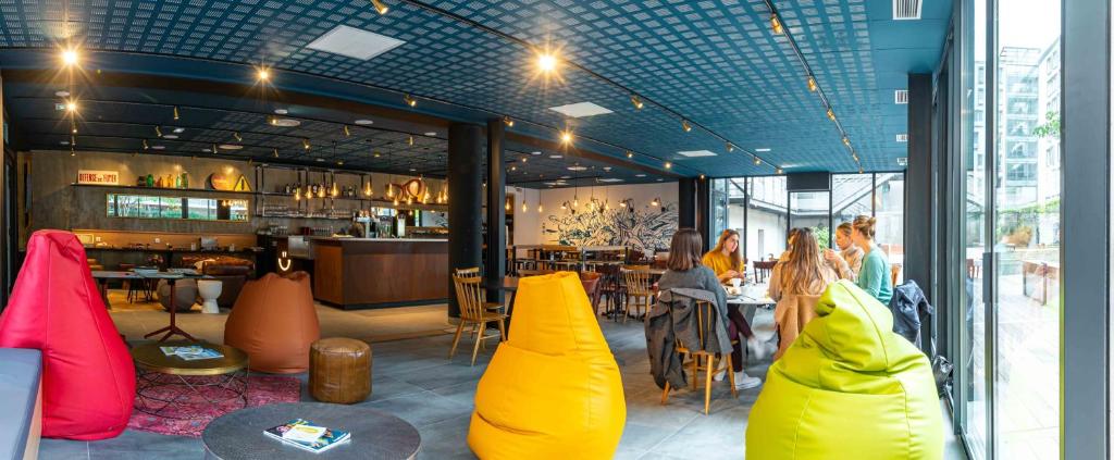 Apparthotel Le Hüb Grenoble的休息区