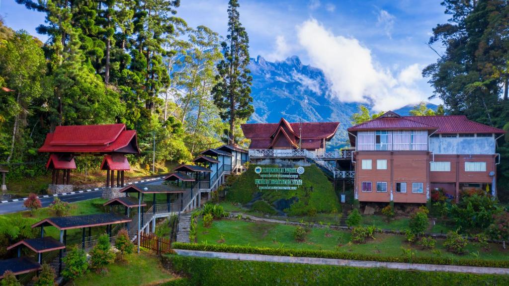 昆达桑Sutera Sanctuary Lodges At Kinabalu Park的山地的度假村模式