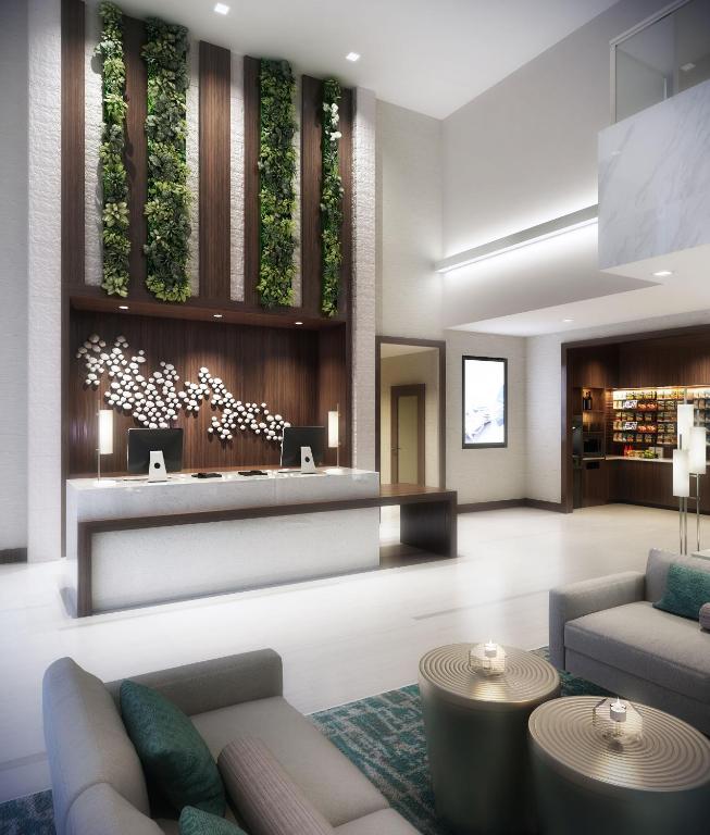 迈阿密Wyndham Garden Miami International Airport的设有接待台的酒店大堂