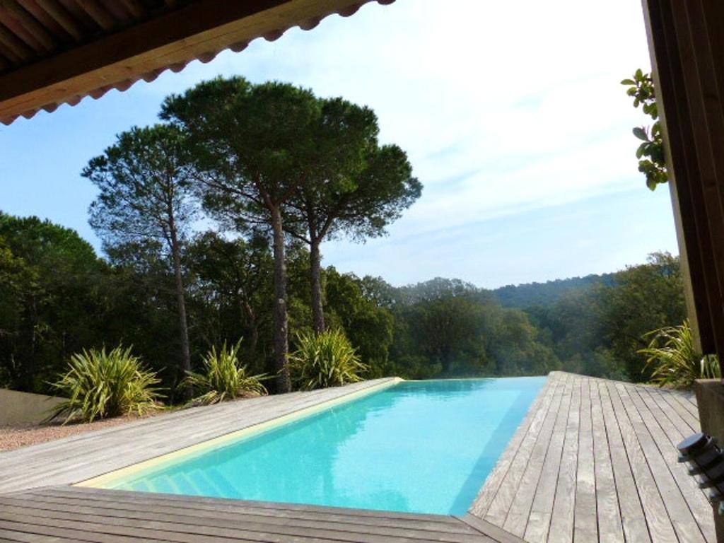 Appartement de 2 chambres avec piscine partagee terrasse et wifi a Porto Vecchio a 3 km de la plage内部或周边的泳池