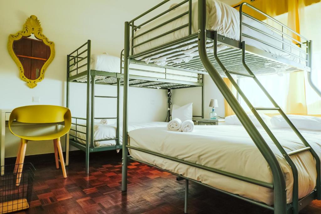 Help Yourself Hostels - Restelo客房内的一张或多张双层床