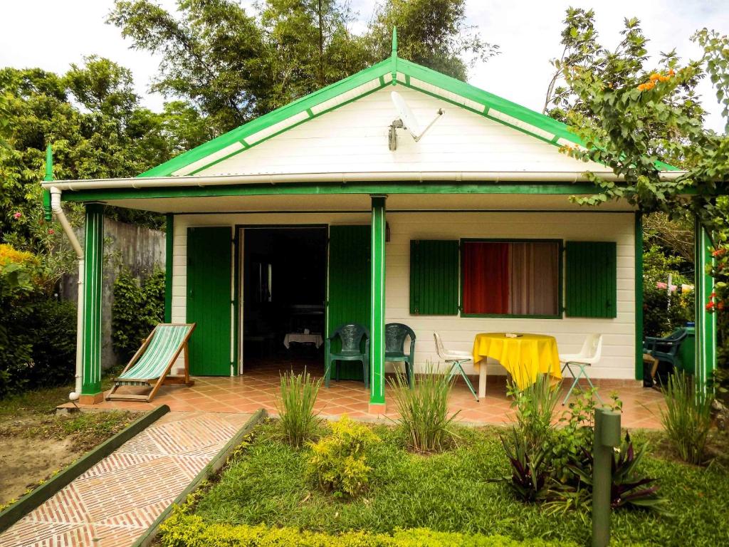 FoulpointeOne bedroom house at Foulpointe Madagascar 10 m away from the beach with sea view enclosed garden and wifi的相册照片