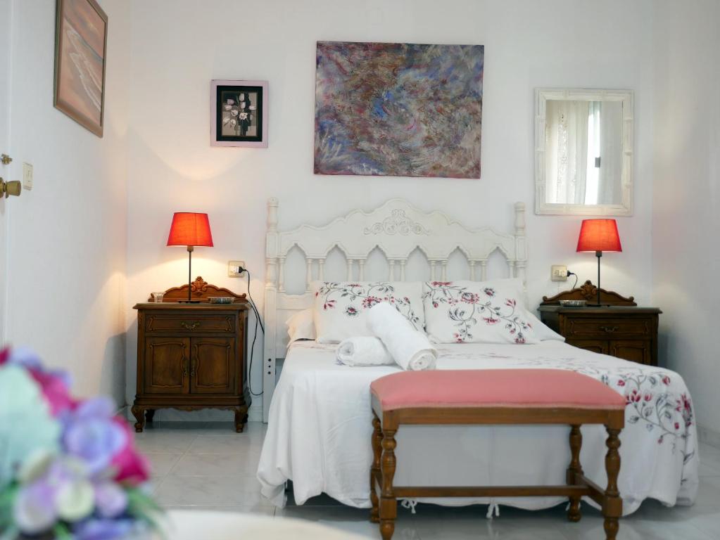 Casa Rural Los Serrano客房内的一张或多张床位