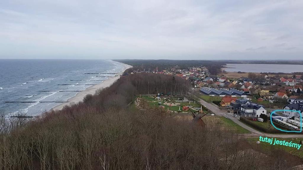 尼彻兹玛格达露营地的海边小镇和海滩旁