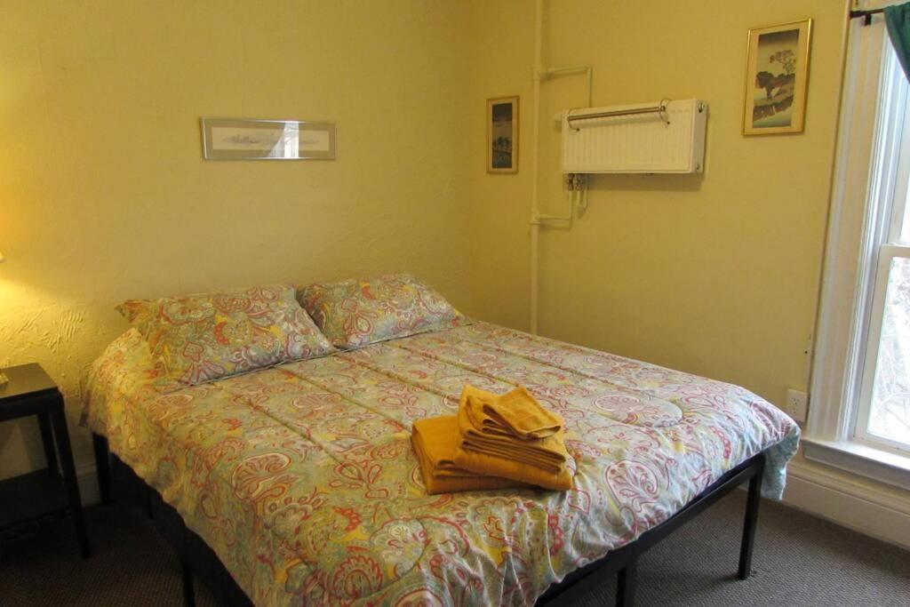 Great Gorge Guesthouse - Walk to the Falls, the Casino and all Downtown Restaurants - Across from the Aquarium客房内的一张或多张床位