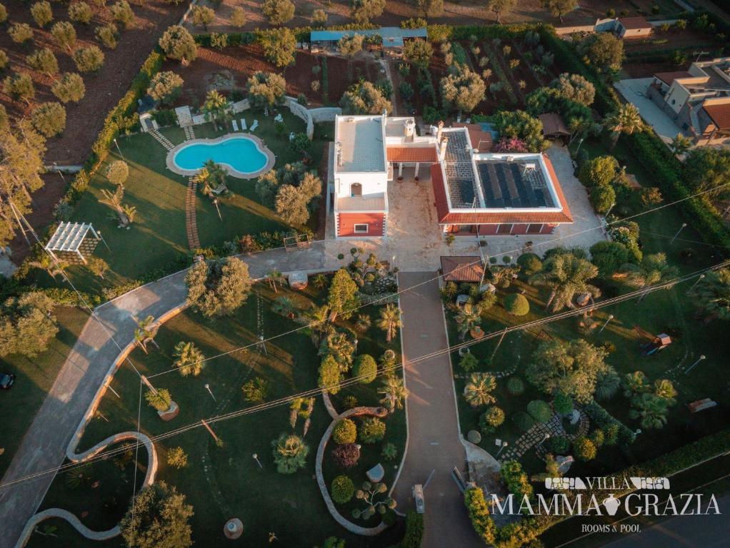圣维托诺曼B&B Villa Mamma Grazia的享有公园空中景色,设有一座建筑