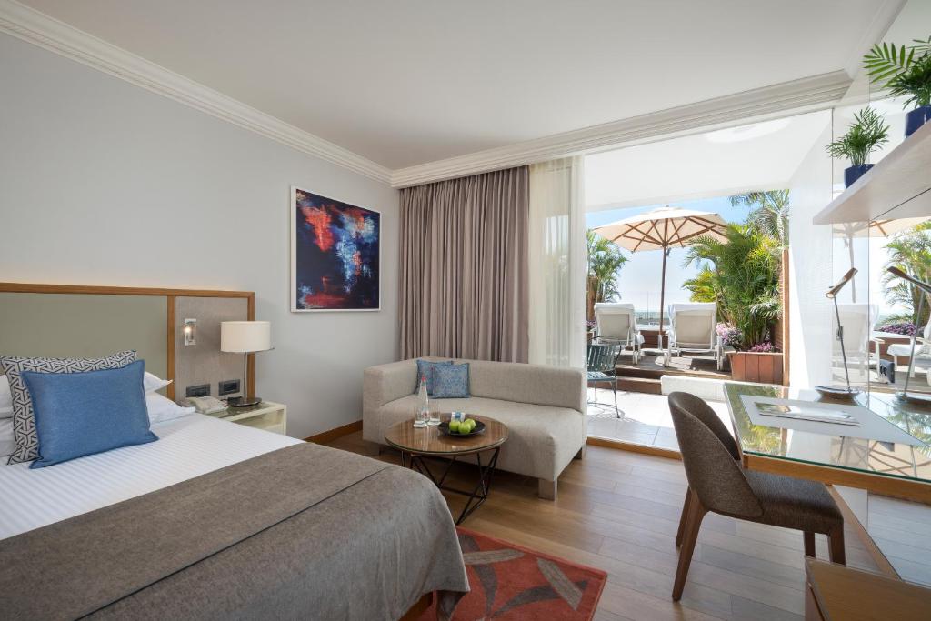 Royal Beach Eilat by Isrotel Exclusive客房内的一张或多张床位