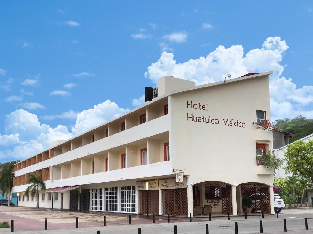 圣克鲁斯华特库Hotel Huatulco Máxico的 ⁇ 染酒店hilton mactaza