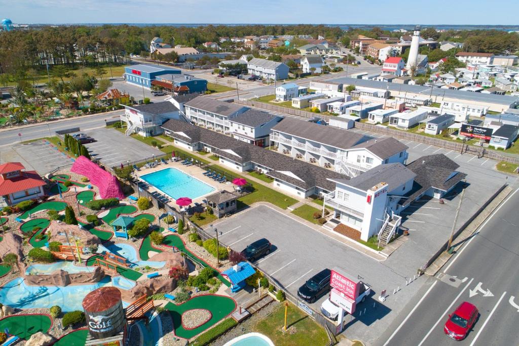 芬威克岛大西洋海岸宾馆的享有带游泳池的度假村的空中景致