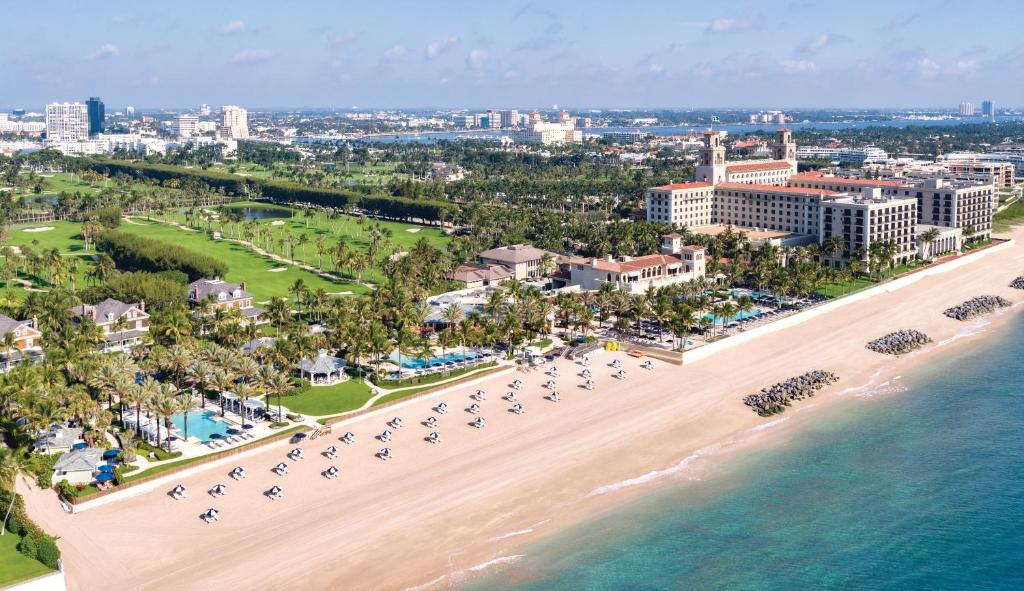 棕榈滩布雷克棕榈海滩酒店的享有海滩和海洋的空中景致