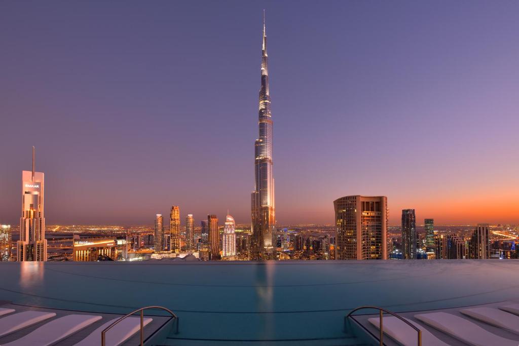 迪拜天际地标酒店的享有城市最高建筑的景致