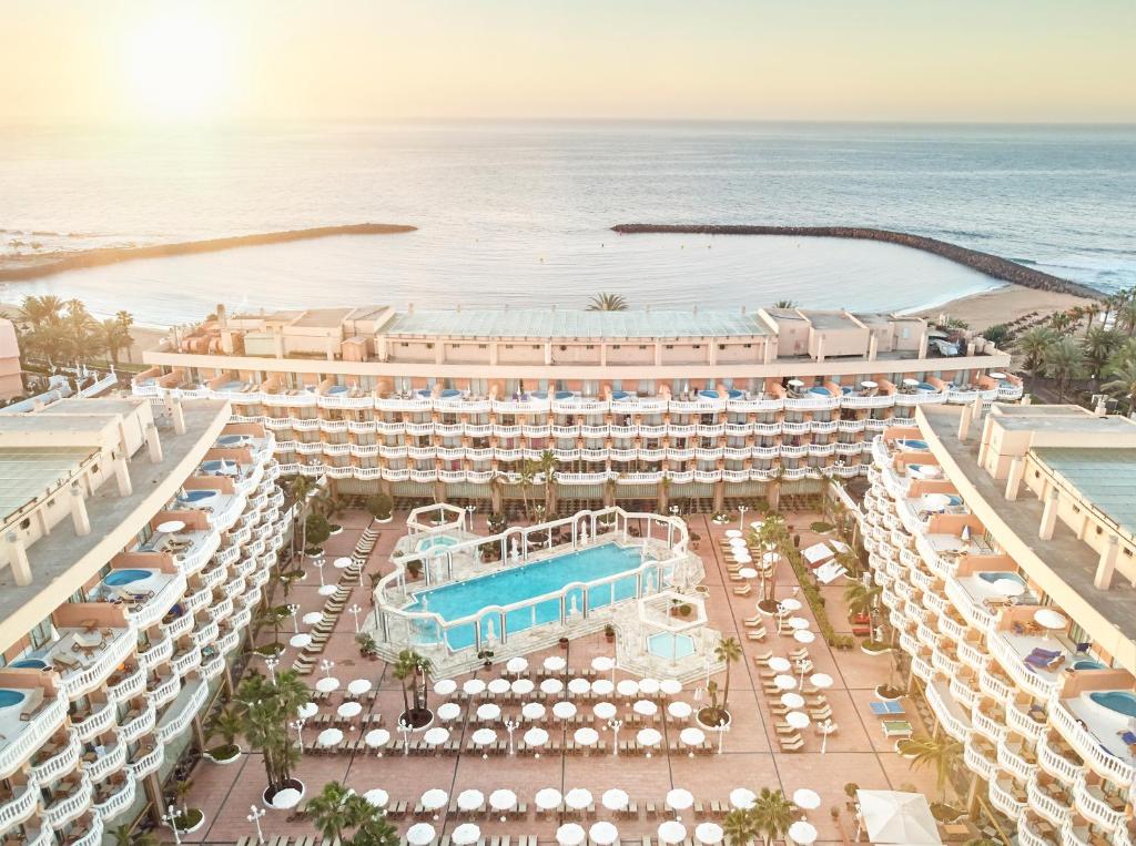 美洲海滩克里奥帕特拉皇宫酒店的享有酒店和海滩的空中景致