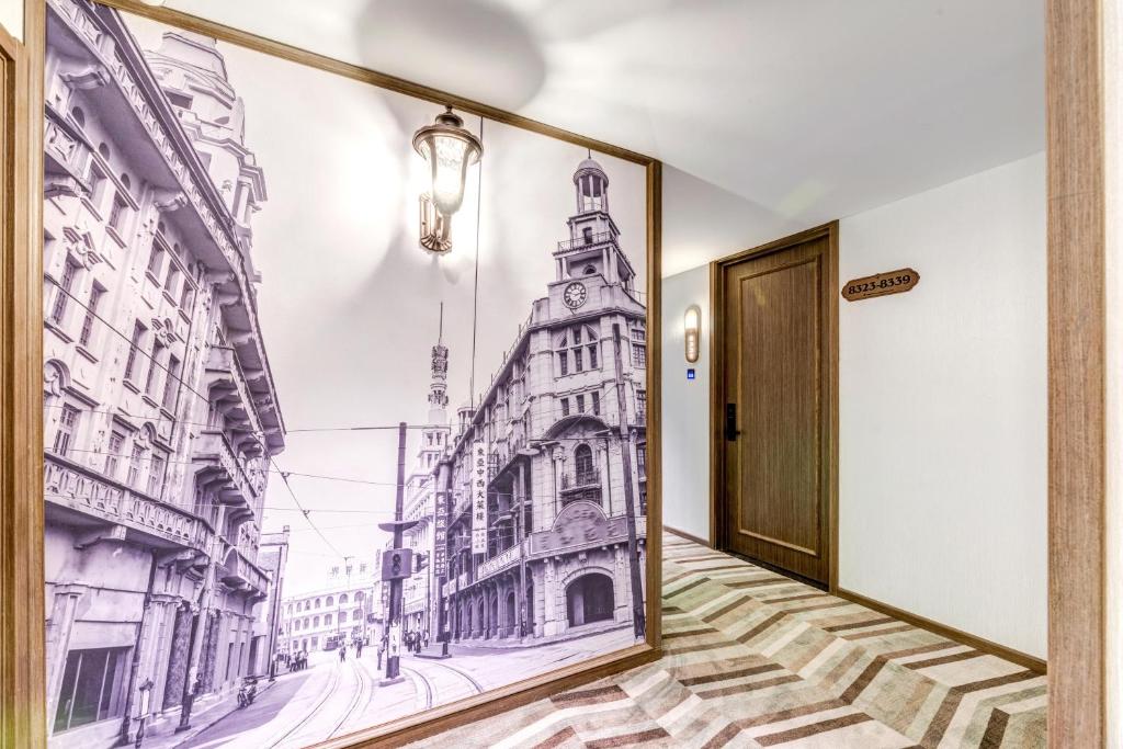 天津Happy Dragon City Culture Hotel-Tianjin Draum Tower &amp; Dayuecheng shopping mall的带有建筑物图纸的走廊