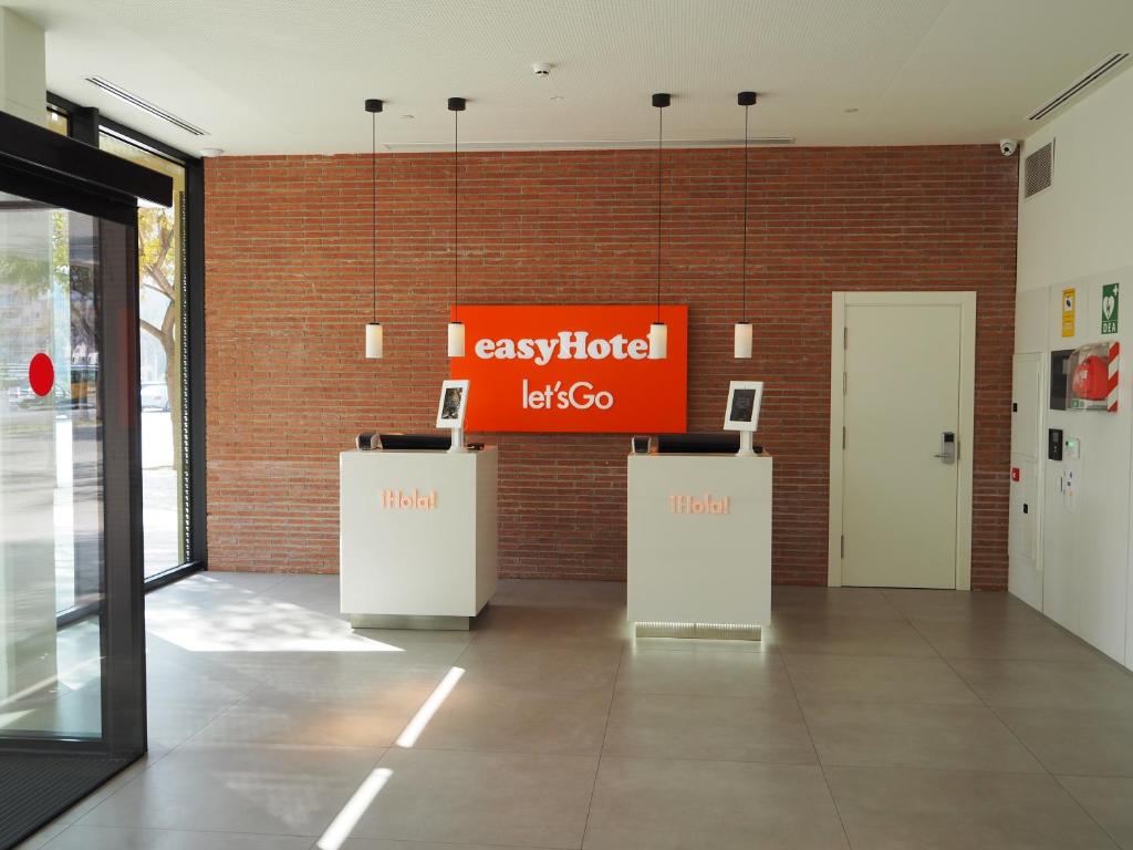 easyHotel Barcelona Fira大厅或接待区