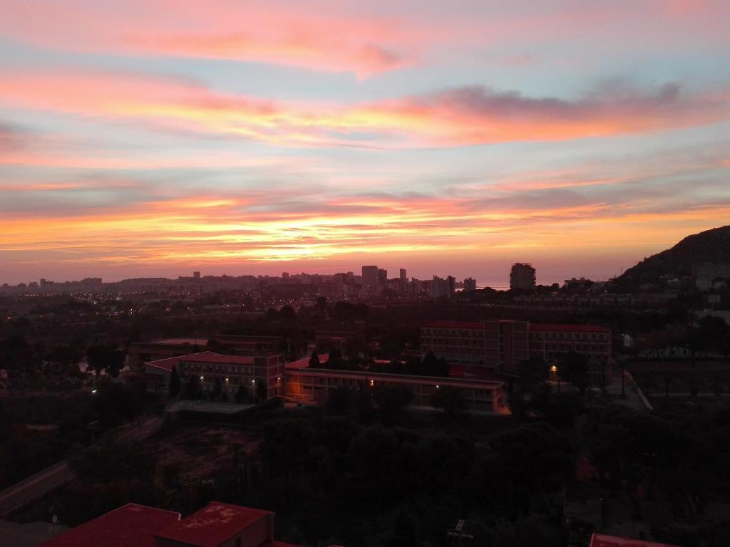 萨拉热窝Stan Breka的日落时分城市美景