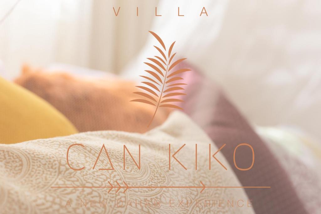 达哈布Villa Can Kiko的坐在餐巾纸上,用字眼写字的植物能杀死人