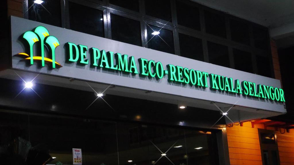 瓜拉雪兰戈De Palma Resort Kuala Selangor的棕榈龙舌兰的标志