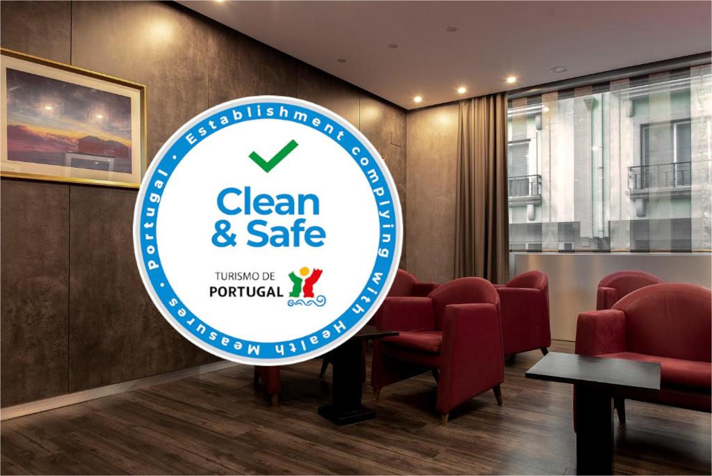凡道萨马塞凡岛酒店的清洁安全等候室的标志