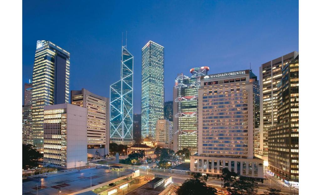 香港Mandarin Oriental, Hong Kong的城市天际线,城市中高楼