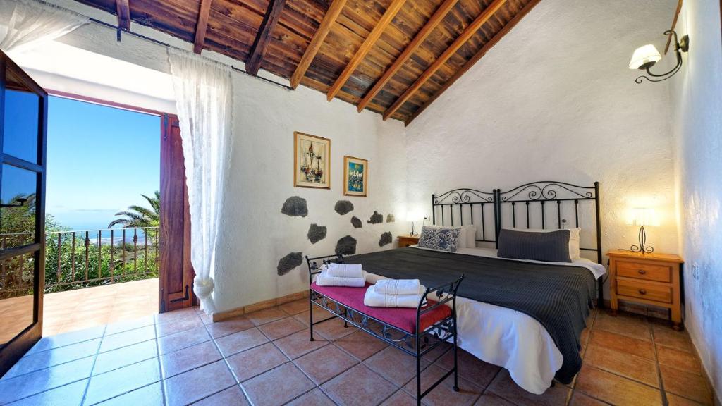 Hotel Rural La Correa del Almendro & Bubble Experience - Adults Only客房内的一张或多张床位